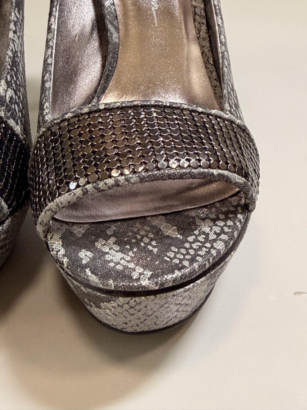 NWT! Jessica Simpson Gray Snake-Print Platform Peep-Toe Heels - Picture 7 of 16